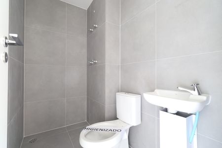 Banheiro de serviço  de apartamento à venda com 3 quartos, 188m² em Jardim das Perdizes, São Paulo