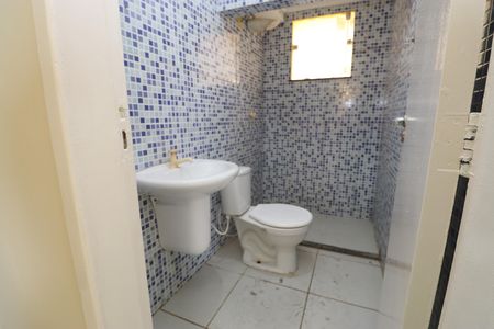 Banheiro social de apartamento para alugar com 3 quartos, 80m² em Praia do Flamengo, Salvador