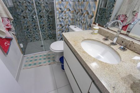 Banheiro social  de apartamento à venda com 3 quartos, 105m² em Centro, Diadema