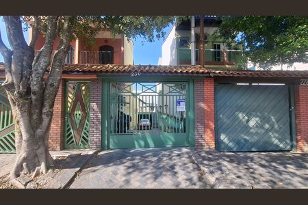 Fachada de casa à venda com 3 quartos, 275m² em Jardim das Maravilhas, Santo André