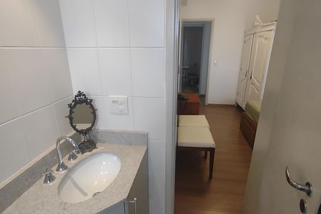 Apartamento à venda com 108m², 3 quartos e 2 vagas Apartamento à venda com 108m², 3 quartos e 2 vagasBanheiro da Suíte 1