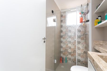 Banheiro  de apartamento à venda com 2 quartos, 45m² em Vila Carmosina, São Paulo