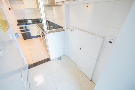 Área de serviço de apartamento para alugar com 3 quartos, 166m² em Indaiá, Belo Horizonte
