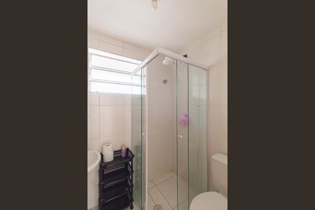 Banheiro de apartamento para alugar com 2 quartos, 55m² em Parque Jose Alex Andre, Carapicuíba
