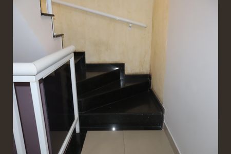 Casa para alugar com 210m², 3 quartos e 2 vagasEscada
