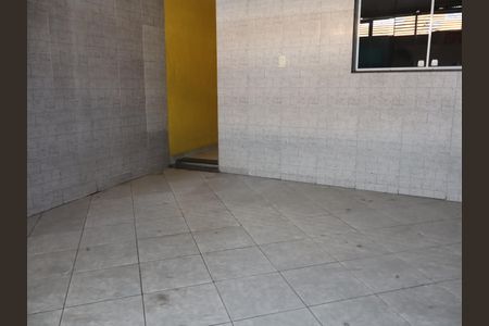 Casa para alugar com 210m², 3 quartos e 2 vagasHall de entrada e garagem