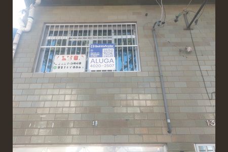 Plaquinha instalada de casa para alugar com 1 quarto, 57m² em Vila Constanca, São Paulo