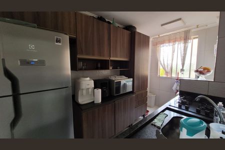 Cozinha de apartamento para alugar com 2 quartos, 50m² em Morro Branco, Itaquaquecetuba