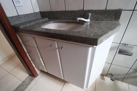 Casa para alugar com 200m², 4 quartos e 2 vagasBanheiro Social