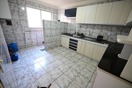 Apartamento à venda com 2 quartos, 74m² em Setor dos Afonsos, Goiânia