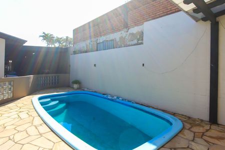 Área externa de casa para alugar com 3 quartos, 250m² em Rio Branco, Canoas