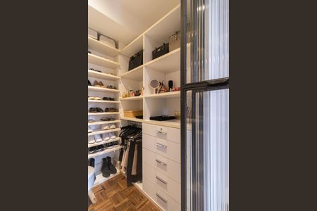 Apartamento à venda com 107m², 3 quartos e 1 vaga Apartamento à venda com 107m², 3 quartos e 1 vagaCloset da Suíte