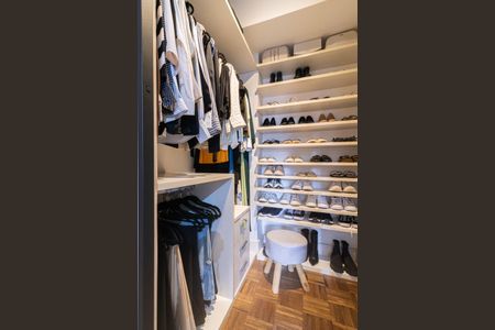 Apartamento à venda com 107m², 3 quartos e 1 vaga Apartamento à venda com 107m², 3 quartos e 1 vagaCloset da Suíte