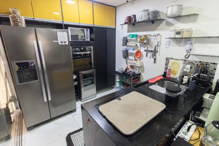 Cozinha de casa para alugar com 2 quartos, 170m² em Água Rasa, São Paulo