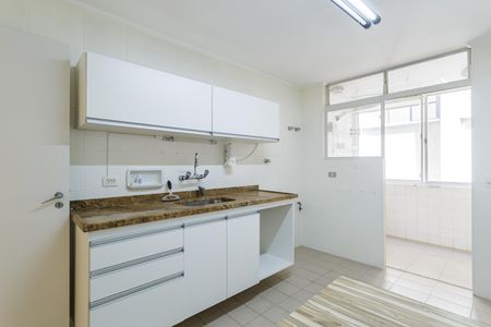 Cozinha de apartamento para alugar com 2 quartos, 100m² em Indianópolis, São Paulo