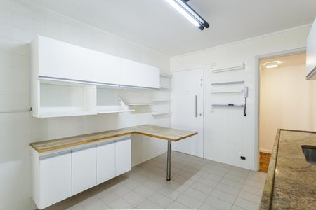 Cozinha de apartamento para alugar com 2 quartos, 100m² em Indianópolis, São Paulo