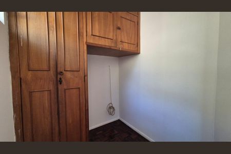 Quarto de serviço de apartamento para alugar com 3 quartos, 85m² em Santa Efigênia, Belo Horizonte