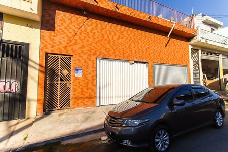 Fachada + Placa de casa para alugar com 2 quartos, 100m² em Vila Campanela, São Paulo