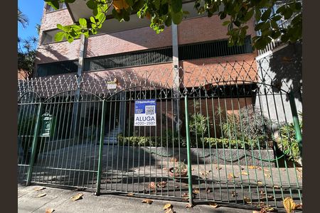 Apartamento para alugar com 65m², 2 quartos e 1 vagaFachada + placa