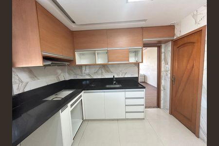 Apartamento para alugar com 65m², 2 quartos e 1 vagaCozinha
