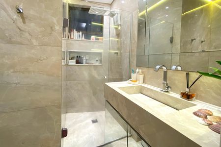 Apartamento à venda com 120m², 3 quartos e 2 vagas Apartamento à venda com 120m², 3 quartos e 2 vagasBanheiro da Suíte