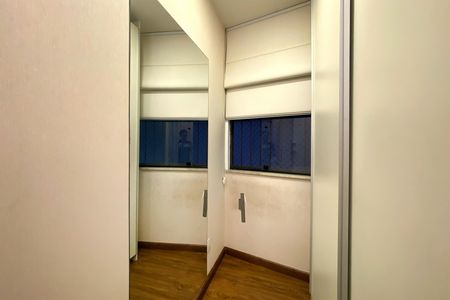 Apartamento à venda com 120m², 3 quartos e 2 vagas Apartamento à venda com 120m², 3 quartos e 2 vagasCloset da suíte