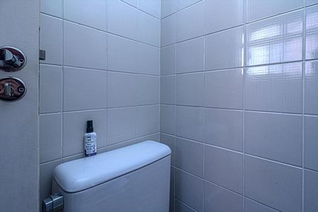 banheiro na área de serviço_2 de apartamento para alugar com 3 quartos, 83m² em Sacomã, São Paulo