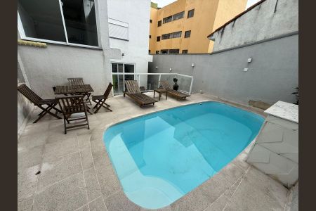 Piscina de casa à venda com 4 quartos, 330m² em Nova Gerti, São Caetano do Sul