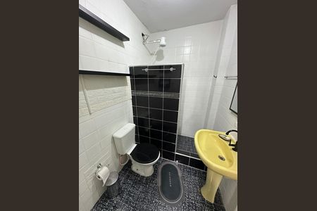 Banheiro de apartamento para alugar com 1 quarto, 38m² em Centro, São Vicente