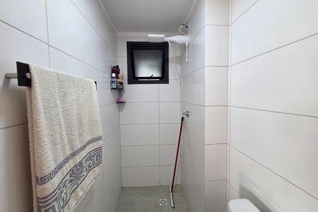 Banheiro de apartamento para alugar com 2 quartos, 110m² em Guilhermina, Praia Grande