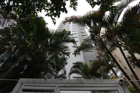 Fachada do Prédio de apartamento para alugar com 1 quarto, 60m² em Moema, São Paulo