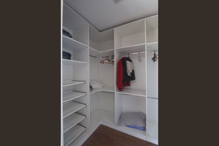 Casa de condomínio para alugar com 276m², 4 quartos e 4 vagasCloset da suíte 1
