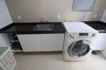 Casa de condomínio para alugar com 276m², 4 quartos e 4 vagasÁrea de Serviço