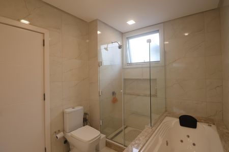 Casa de condomínio para alugar com 276m², 4 quartos e 4 vagasBanheiro da Suíte 1