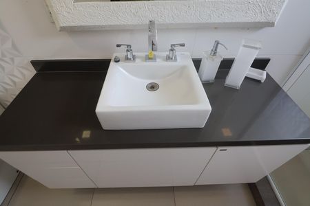 Casa de condomínio para alugar com 276m², 4 quartos e 4 vagasBanheiro da Suíte 2