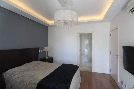 Casa de condomínio para alugar com 276m², 4 quartos e 4 vagasSuite 1