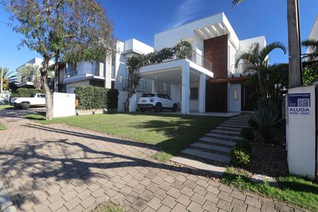 Casa de condomínio para alugar com 276m², 4 quartos e 4 vagasFachada
