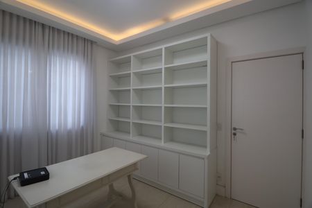 Casa de condomínio para alugar com 276m², 4 quartos e 4 vagasEscritório