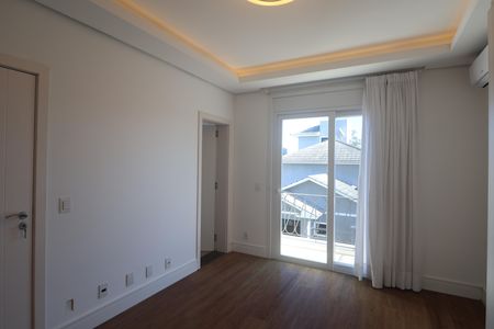Casa de condomínio para alugar com 276m², 4 quartos e 4 vagasSuite 3