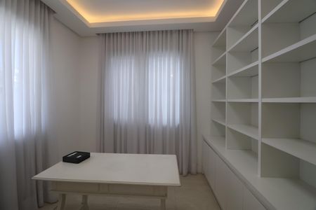 Casa de condomínio para alugar com 276m², 4 quartos e 4 vagasEscritório