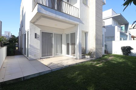 Casa de condomínio para alugar com 276m², 4 quartos e 4 vagasÁrea externa
