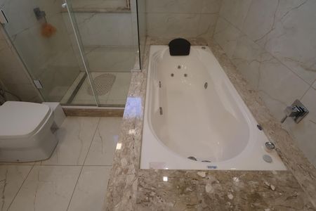 Casa de condomínio para alugar com 276m², 4 quartos e 4 vagasBanheiro da Suíte 1