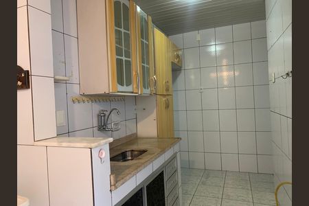 Cozinha de casa de condomínio para alugar com 2 quartos, 50m² em Taquara, Rio de Janeiro
