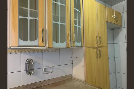 Cozinha de casa de condomínio para alugar com 2 quartos, 50m² em Taquara, Rio de Janeiro