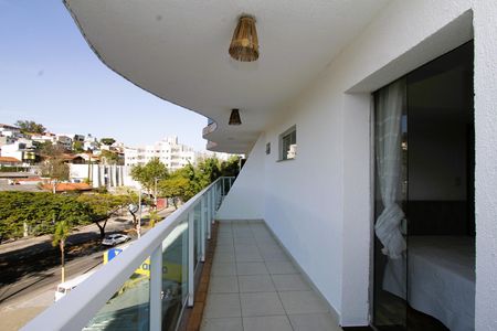 Varanda de kitnet/studio para alugar com 1 quarto, 35m² em João Pinheiro, Belo Horizonte