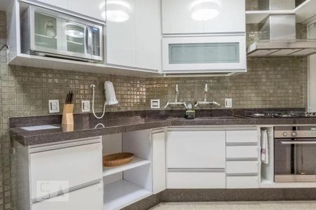 Apartamento à venda com 125m², 3 quartos e 2 vagas Apartamento à venda com 125m², 3 quartos e 2 vagasCozinha