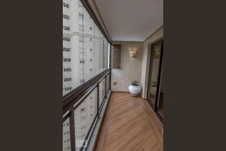 Apartamento à venda com 125m², 3 quartos e 2 vagas Apartamento à venda com 125m², 3 quartos e 2 vagasVaranda