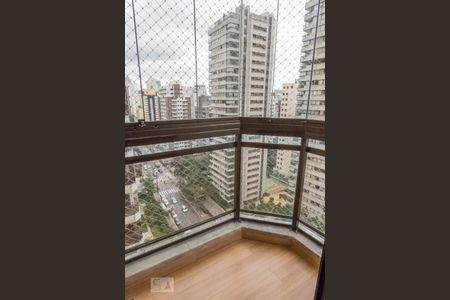 Apartamento à venda com 125m², 3 quartos e 2 vagas Apartamento à venda com 125m², 3 quartos e 2 vagasVaranda