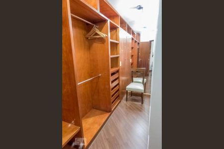 Apartamento à venda com 125m², 3 quartos e 2 vagas Apartamento à venda com 125m², 3 quartos e 2 vagasCloset