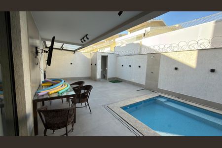 Casa de condomínio para alugar com 140m², 3 quartos e 4 vagas Casa de condomínio para alugar com 140m², 3 quartos e 4 vagasÁrea externa